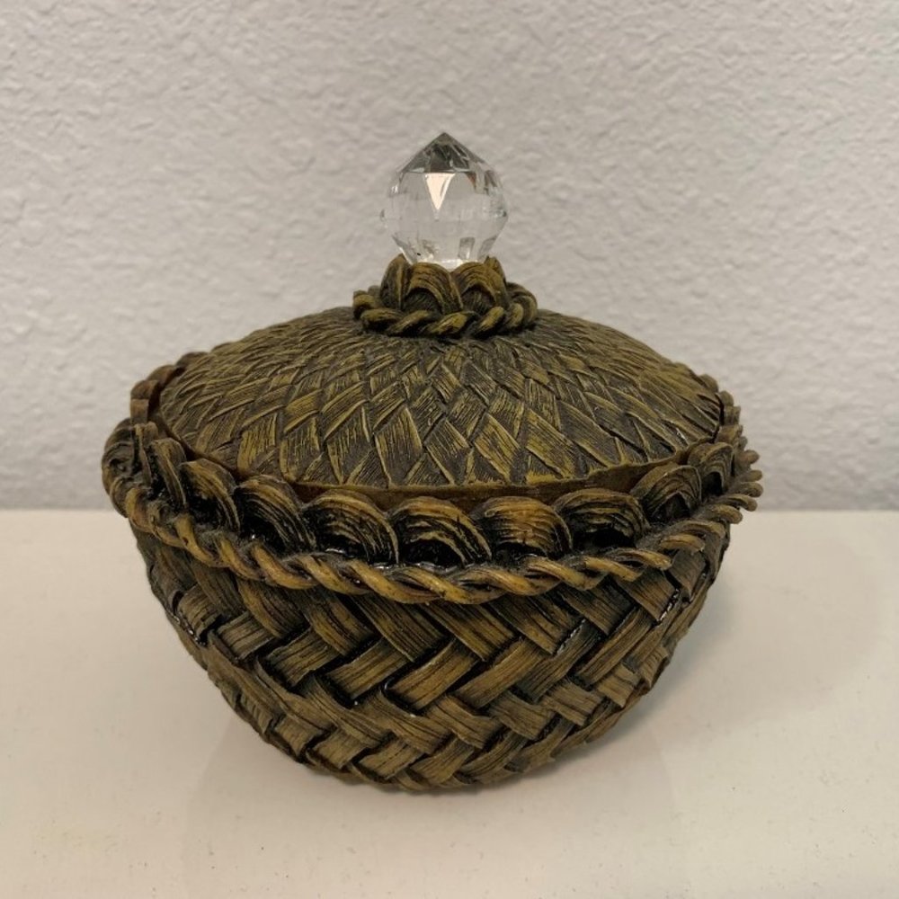Decorative Bowl with Lid made of Resin